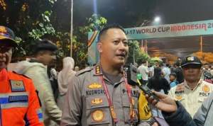 Kapolresta Bandung Kombes Pol Kusworo Wibowo saat memberikan keterangan di Stadion Si Jalak Harupat, Kabupaten Bandung, Senin (21/11/2023) malam.