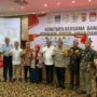 Jajaran Pemkot Bandung saat deklarasi komitmen bersama ciptakan Bandung kondusif, tertib, aman dan santun menjelang Pemilu 2025, di Hotel Horison, Rabu (22/11). (Nizar/Jabarekspres)
