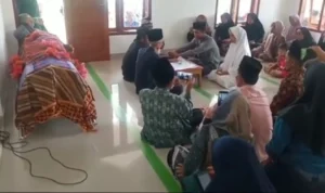 VIRAL! Pasangan Asal Ciamis Menikah di Depan Jenazah Kakek VIRAL! Pasangan Asal Ciamis Menikah di Depan Jenazah Kakek