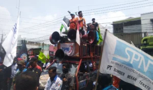 Tuntut UMK Harus Naik 15 Persen, Buruh dan Serikat Pekerja Ancam Mogok Kerja