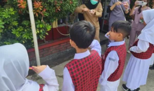 Pengmas FKG Unjani Gelar Sikat Gigi Massal di SDN Ciburial 1 Kabupaten Bandung