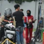 ILUSTRASI : Masyarakat sedang isi BBM di SPBU di Jabar./ Pandu Muslim