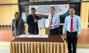 Penandatanganan MoU antara Pemimpin Cabang BNI Banjar, Erwin Setyawan dan Kepala Kejaksaan Negeri Kota Banjar, Irwan Setiawan Wahyuhadi, pada 23 November 2023 lalu.