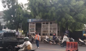 Menelisik Kondisi Halte Bus TMB di Jalan Raya Cinunuk Bandung Kondisi Halte Bus TMB di Jalan Raya Cinunuk, Kecamatan Cileunyi, Kabupaten Bandung yang tidak terawat.