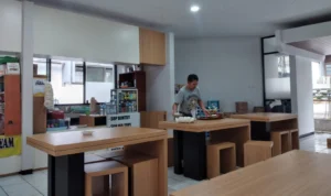 ILUSTRASI : Kantin di lingkungan Dinas Pendidikan Jawa Barat / Hendrik Muchlison