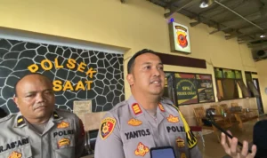 Kapolsek Cisaat AKP Yanto Sudiarto saat diwawancarai oleh awak media. Riki/Jabar Ekspres.