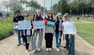 Rebecca klopper ikut demo