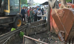 Gunungan Sampah di Ciawi Bogor Viral, Pj Gubernur Jabar dan Bupati Pantau Pembersihan Gunungan Sampah di Ciawi Bogor Viral, Pj Gubernur Jabar dan Bupati Pantau Pembersihan