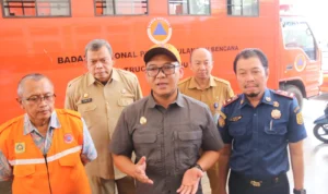 Warga Terdampak Angin Kencang, Bupati Bogor Iwan Setiawan Berikan Bantuan ini