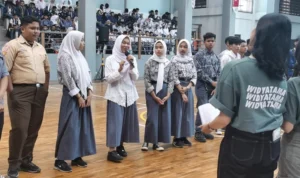 Universitas Widyatama (UTama) memberikan kesempatan kepada hampir 1.000 siswa SMA dan SMK dari sejumlah daerah di Jawa Barat.