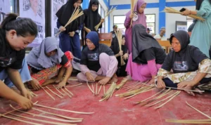 Warga Kampung Pasirandu, RT 02 RW 08 Desa Pasirbaru, Kecamatan Cisolok, Kabupaten Sukabumi menyatakan siap mendukung dan memenangkan paslon Ganjar Pranowo-Mahfud MD di Pilpres 2024.
