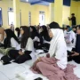 Santri Ponpes Jamiyatul Abror Gaza di Kebupaten Tasikmalaya tampak antusias mengikuti Focus Group Discussion tema “Edukasi Pencegahan Stunting dan Lingkungan Bersih Sehat”, Sabtu 25 November 2023.