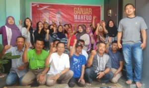 Relawan Ganjarkeun Jabar Kecamatan Panyileukan mendeklarasikan dukungan penuh bagi Ganjar-Mahfud di Posko Kp. Wareng, Kel. Cipadung, Kec. Panyileukan, Kota Bandung.