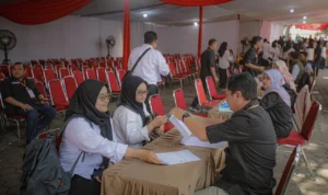 REKRUT PEGAWAI: Ribuan peserta mengikuti ujian kompetensi Calon Aparatur Sipil Negara (CASN) Kota Bandung tahun 2023, di Karang Setra Hotel & Cottages, Senin 20 November 2023.