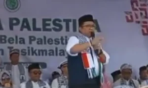 Momen saat Bupati Tasikmalaya berorasi di aksi Bela Palestina. (tangkapan layar video)