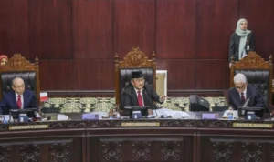 Saldi Isra Berani Bersuara, Dihukum Teguran Lisan