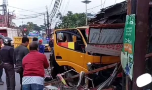Truk Sampah di Bogor Nabrak 4 Kios Pedagang, DLH Beberkan Faktanya!