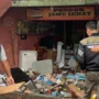 Kondisi kedai yang luluh lantak akibat gas meledak di Pasar Cisarua, Kabupaten Bogor, Senin (27/11) pagi.