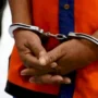 Ilustrasi: Kades Hambalang saat diaamankan polisi akibat pemalsuan surat tanah.