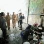 Ketua Satgas Darurat Sampah, Ema Sumarna saat meninjau pengelolaan sampah di Bandung Wetan, 11 Desember 2023.