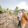 Pj Wali Kota Bandung, Bambang Tirtoyuliono, saat meninjau pengolahan sampah di TPST Gedebage, Rabu (13/12).