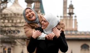 5 Kesalahan Memaknai Persahabatan Menurut Ustadz Firanda Andirja ILUSTRASI: Memaksai persahabtan dalam islam. (freepik)