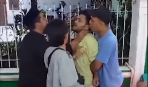 Video Viral Pria serang imam Mushola di Kramat jati karena tak suka dengan sholawat. (instagram @kabarnegeri)