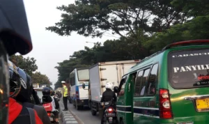BREAKING NEWS! Laka Lantas di Jalur Cepat Soekarno-Hatta Ilustrasi: Kemacetan akibat kecelakaan di jalur cepat Jalan Soekarno-Hatta (11/12).
