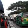 Ilustrasi: Kemacetan akibat kecelakaan di jalur cepat Jalan Soekarno-Hatta (11/12).