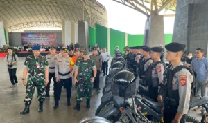 Polresta Bandung, Kodim 0624, Danlanud Sulaiman beserta stakeholder lain melakukan pengecekan pasukan di Dome Bale Rame, Soreang, Kabupaten Bandung, Kamis (21/12/2023). Foto Agi Jabar Ekspres