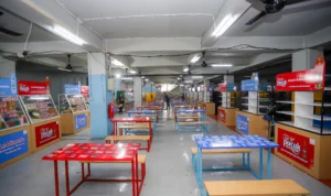 Resmikan Tempat Baru, Para PKL Penuhi Basemen Alun-Alun Kota Bandung Wajah baru Basemen Alun-Alun Kota Bandung. Tempat ini bakal di isi oleh 140 PKL yang di pindahkan dari lokasi Dalem Kaum (Humas pemkot)