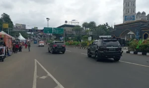 Malam Tahun Baru, Polisi Terapkan 3 Rekayasa Lalulintas di Puncak Kondisi arus lalulintas di Simpang Gadog, Minggu (31/12). Foto : Sandika Fadilah/Jabarekspres.com