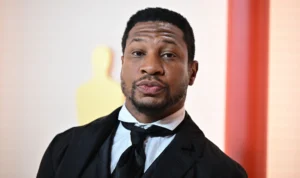 Jonathan Majors Diam Seribu Bahasa di Depan Tuduhan Kekerasan Mantan Jonathan Majors Diam Seribu Bahasa di Depan Tuduhan Kekerasan Mantan