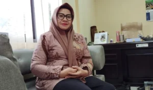 Pemborong Kantor BPS Banjar Terancam Pidana, Disnaker Beberkan Alasannya Kepala Bidang Hubungan Industrial dan Jamsos, Dewi Fartika saat dikonfirmasi terkait persoalan pekerja kontruksi di proyek Gedung BPS Banjar. (Cecep Herdi/Jabar Ekspres)