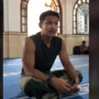 Unggahan TikTok @Zharif.dk yang viral membuat banyak yang mencari tahu hukum sholat menggunakan singlet.