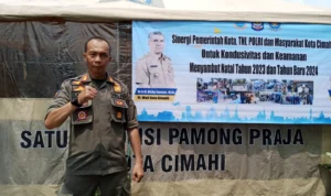 Doc. Kasi Operasi dan Pengendalian Satpol PP, Kadina saat Pengawasan Nataru di Pos Pengamanan Satpol PP Kota Cimahi (mong)