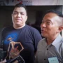 Komisioner Bawaslu Kota Bogor, Suriantona Siburian (Kiri) bersama Lurah Bubulak, Arief Rusdiman di Kantor Bawaslu Kota Bogor, Jumat (29/12). (Yudha Prananda / Jabar Ekspres)