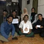 Bah Yayat (tengah) bersama komunitas Pribumi di kediaman rumah bah yayat. Istimewa.