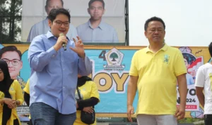 Anggota DPR RI Ravindra (Kiri) bersama wakil ketua DPRD Kabupaten Bogor Wawan Hikal saat menghadiri senam gemoy. Foto : Dok istimewa