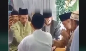 HEBOH Pernikahan Sesama Jenis di Cianjur, Begini Perjalan Kisah Cinta Keduanya Prosesi akan nikah yang terlanjur terjadi pada pernikahan sesama jenis di Cianjur. (tiktok)