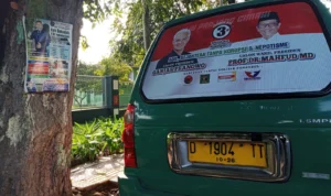 Maraknya Alat Peraga Kampanye pada Angkutan Umum di Cimahi Jadi Sorotan Doc. Masih Banyak Pelanggaran Pemasangan APK di Kendaraan Angkutan Umum dan Pohon (Mong)
