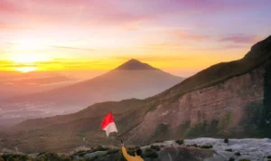 5 Gunung di Jawa Barat yang Menjadi Primadona Para Pendaki Gunung Papandayan, salah satu gunung favorit pendaki di Jawa Barat.