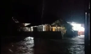 Sungai Ciparigi Meluap, 10 Rumah di Ciwidey Terendam Banjir hingga Akses Jalan Lumpuh 10 Rumah Terendam Banjir Hingga Akses Jalan Tertutup Karena Luapan Air Sungai Ciparigi. Foto Istimewa