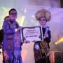 Doc. Nasywa Nayla Fitriani, Juara Terbaik 1 Generasi Berencana Tingkat Provinsi Jawa Barat Asal SMAN 5 Cimahi Bersama Direktur Ketahanan Remaja BKKBN Pusat, Edi Setiawan (Istimewa)