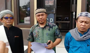 Dugaan Penistaan Agama, Warga Muslim Banjar Laporkan Warga yang Memberikan Kejutan Natal Dugaan Penistaan Agama, Warga Muslim Banjar Laporkan Warga yang Memberikan Kejutan Natal