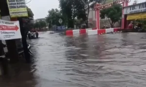 Kawasan Stasiun Cimekar Tergenang Banjir, Akses ke Kereta Cepat Whoosh Terhambat