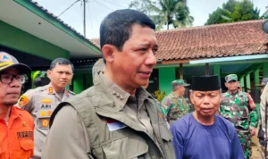 Jalankan Instruksi Presiden, Kepala BNPB Tinjau Pergerakan Tanah di Cireunghas