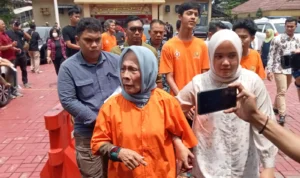 Polresta Bogor Kota saat mengekspose para tersangka yang terlibat dalam kasus perusakan Pipa PDAM Tirta Pakuan di Kampung Muara, Kecamatan Bogor Barat, Kamis (7/12).