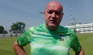 Rachmat Irianto Diragukan Tampil Kontra Persik Kediri