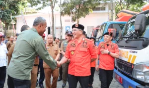 Doc. Dicky Saromi saat Melakukan Pemeriksaan Alat Kesiapsiagaan Bencana Geo-Hidrometeorologi (mong)
